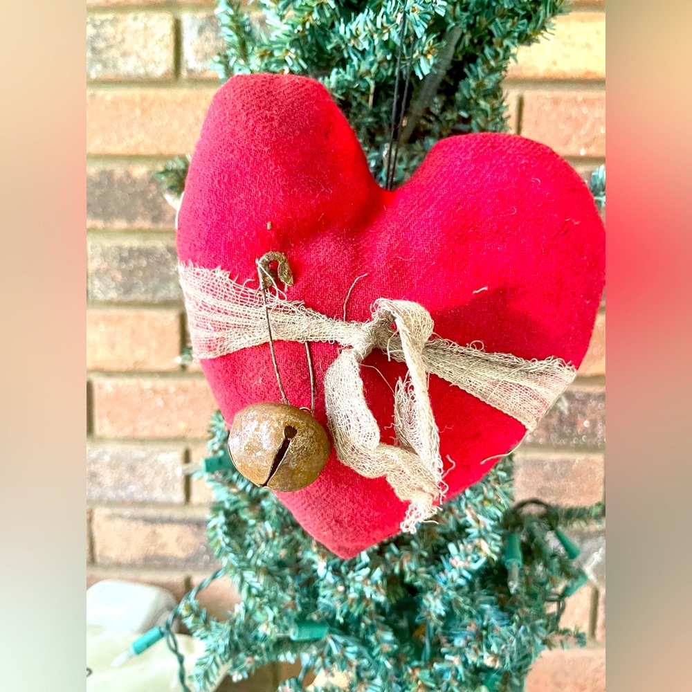 *Heart Ornament Primitive Decor